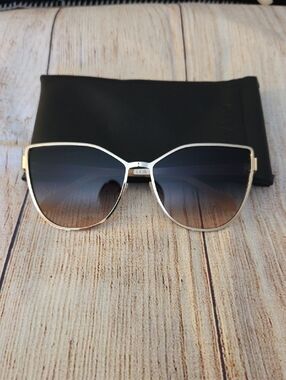 Quay In Pursuit Sunglasses